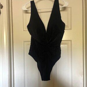 VICTORIA'S SECRET - EUC! Twist Plunge One-Piece Swimsuit Black w/Cover Skirt